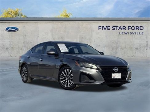 Used 2023 Nissan Altima 2.5 SV image 2