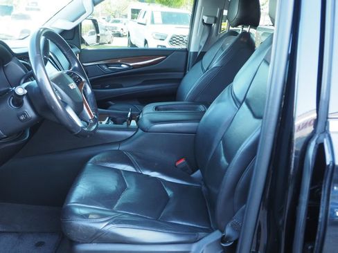 Used 2020 Cadillac Escalade ESV 4WD image 14