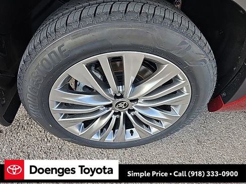 New 2026 Toyota Highlander Platinum image 31