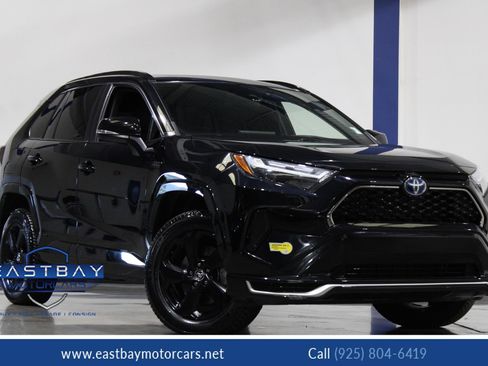 Used 2022 Toyota RAV4 SE w/ Weather & Moonroof Package AWD/4WD image 1