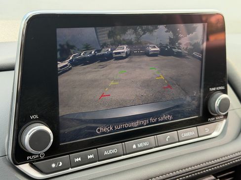 Used 2025 Nissan Rogue S FWD image 23