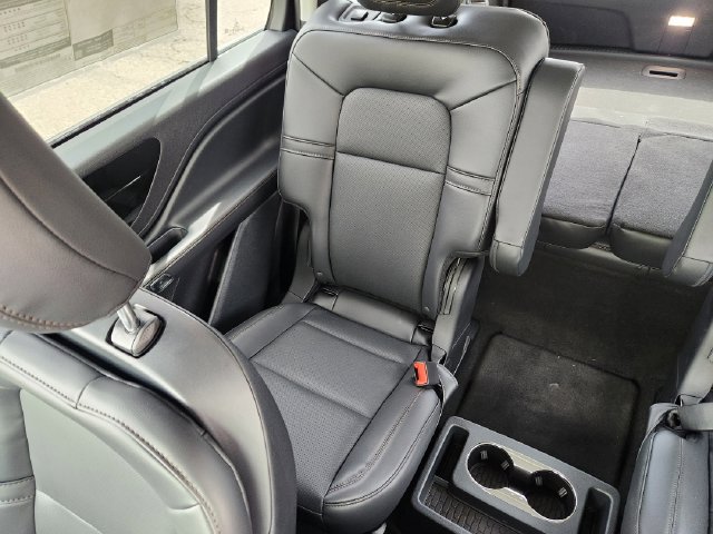 New 2026 Lincoln Aviator AWD w/ Jet Appearance Package image 13