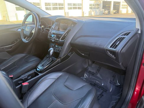 Used 2015 Ford Focus Titanium w/ Titanium Technology Package FWD image 30