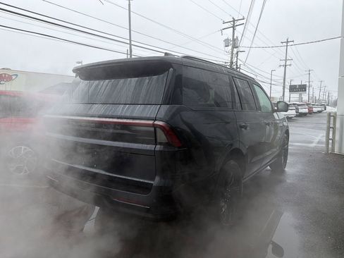 New 2025 Lincoln Navigator Reserve w/ Jet Appearance Package image 3