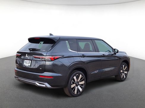 New 2026 Mitsubishi Outlander SE image 3