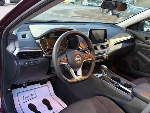 Used 2025 Nissan Altima 2.5 SV image 15