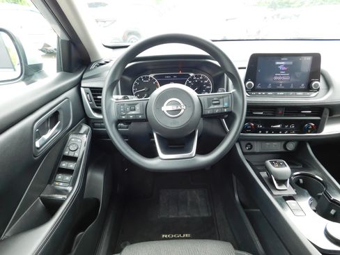 Used 2024 Nissan Rogue SV AWD/4WD image 13