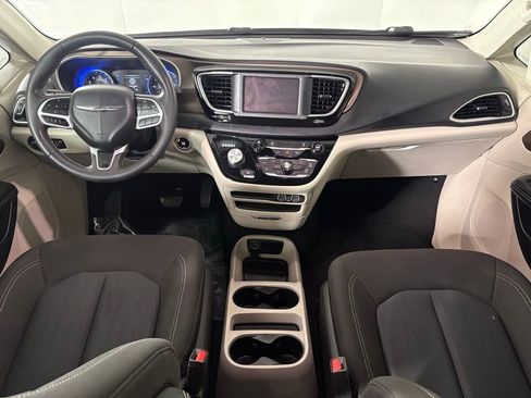 Used 2022 Chrysler Voyager LX FWD image 36