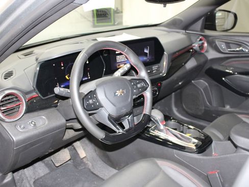 Used 2025 Chevrolet Trax RS w/ Driver Confidence Package FWD image 35