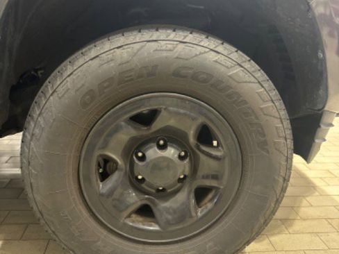 Used 2020 Toyota Tacoma SR image 5