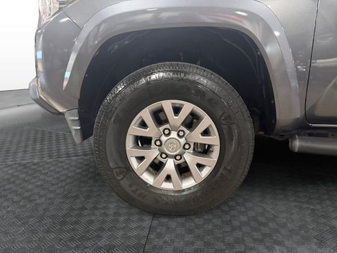 Used 2016 Toyota Tacoma SR5 w/ Exterior Package RWD image 15