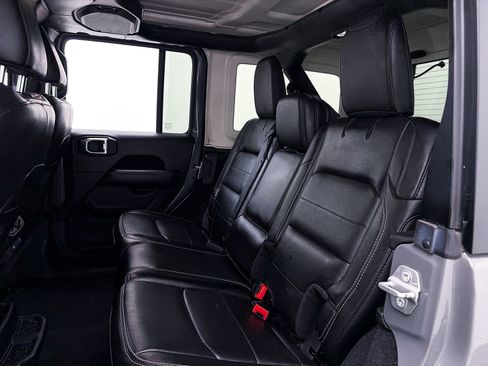 Used 2019 Jeep Wrangler Unlimited Sahara AWD/4WD image 36