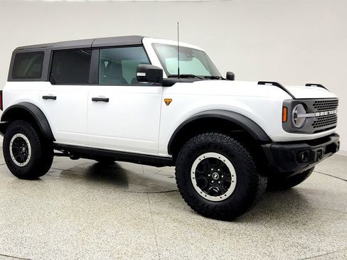 Used 2025 Ford Bronco Badlands AWD/4WD image 3