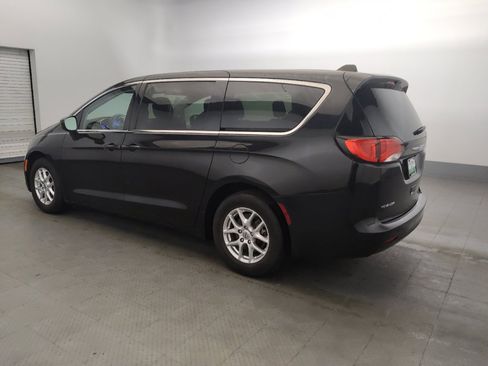 Used 2023 Chrysler Voyager LX FWD image 3