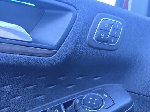 Used 2020 Ford Escape Titanium image 14