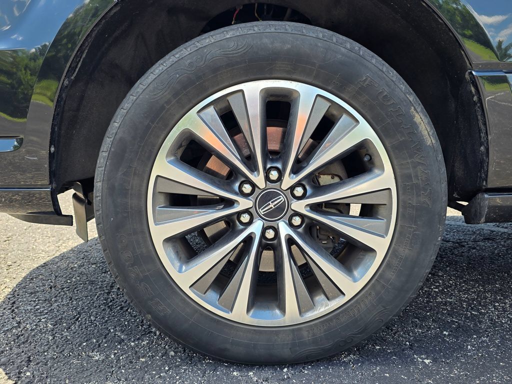 Used 2015 Lincoln Navigator 4WD image 7