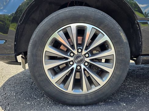 Used 2015 Lincoln Navigator 4WD image 7