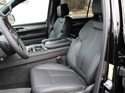 New 2025 Jeep Wagoneer Series II image 17