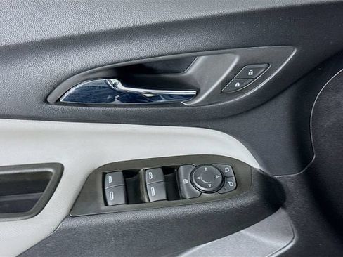 Used 2022 Chevrolet Equinox LS FWD image 17