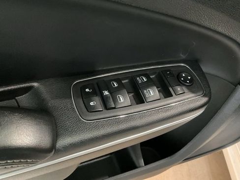 Used 2023 Chrysler 300 S RWD image 6