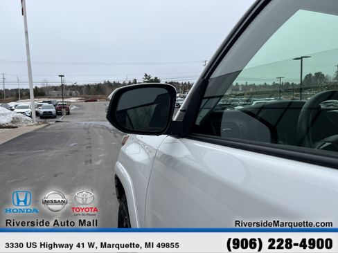 Used 2018 Toyota 4Runner TRD Off-Road Premium w/ Convenience Package AWD/4WD image 5