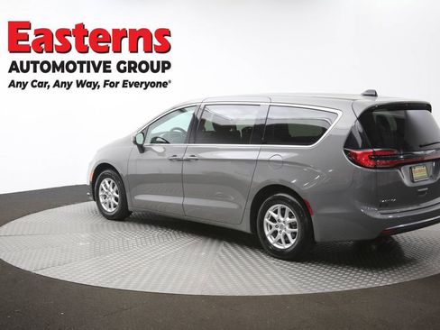 Used 2023 Chrysler Pacifica Touring-L FWD image 64