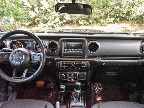 Used 2022 Jeep Gladiator Willys image 12