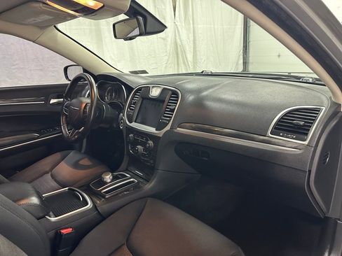 Used 2019 Chrysler 300 Touring RWD image 59