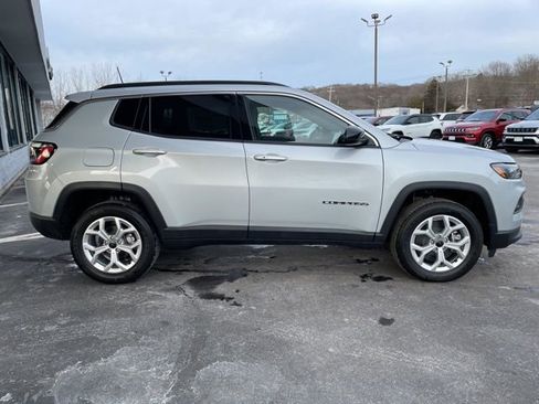 New 2026 Jeep Compass Latitude image 4