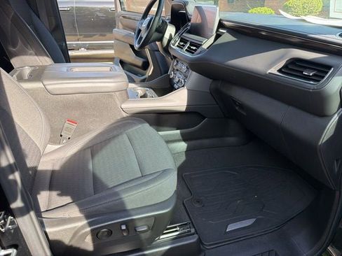 Used 2023 GMC Yukon SLE w/ Gmc Pro Safety Plus Package AWD/4WD image 28