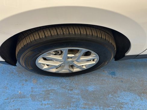 Certified 2024 Chevrolet Equinox LT image 15