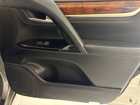 Used 2021 Lexus LX 570 4WD w/ Luxury Package image 46