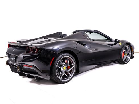 Used 2021 Ferrari F8 Tributo image 7