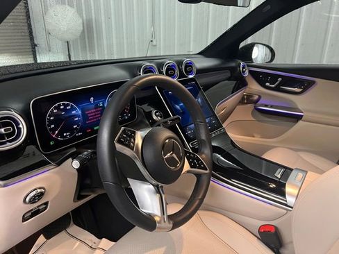 Used 2025 Mercedes-Benz GLC 350e 4MATIC image 10