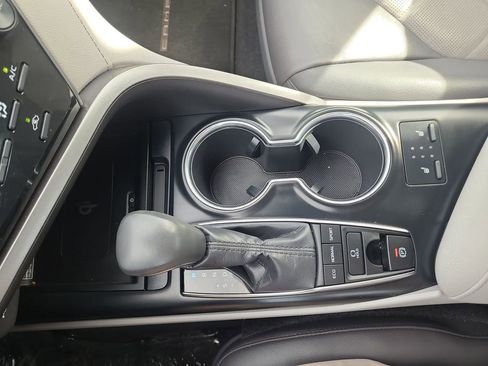 Used 2019 Toyota Camry XLE w/ Carpet Mat Package image 22