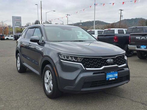 Used 2021 Kia Sorento LX image 7