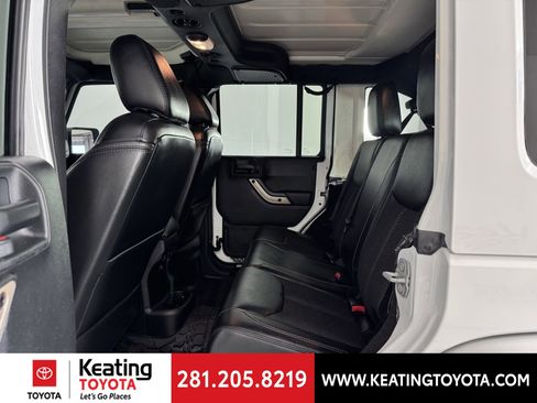 Used 2016 Jeep Wrangler Unlimited Sahara image 14