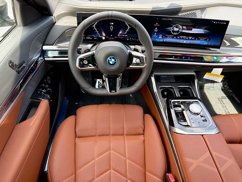 New 2026 BMW 750e xDrive AWD/4WD image 17