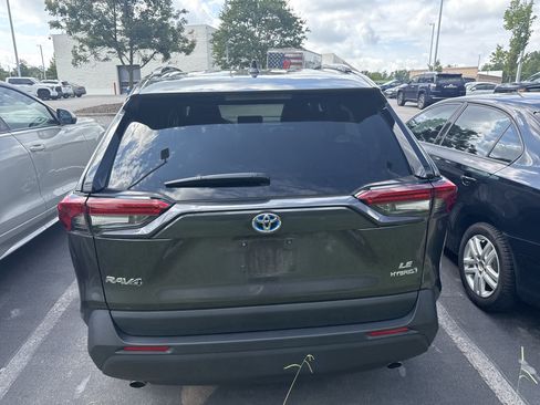 Used 2024 Toyota RAV4 LE AWD/4WD image 8