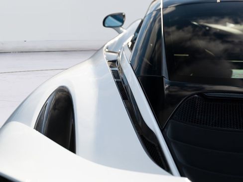 Used 2018 McLaren 720S image 31