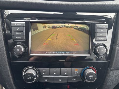 Used 2020 Nissan Rogue SV image 25