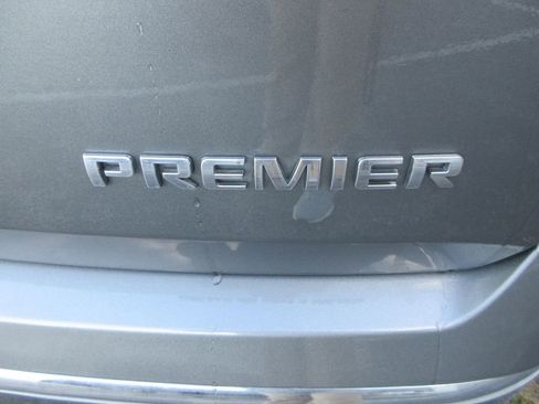 Used 2023 Chevrolet Traverse Premier image 10