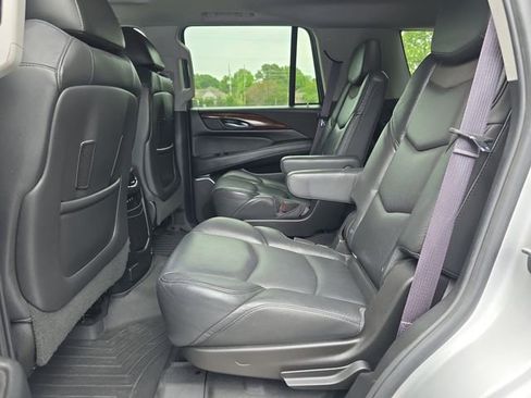 Used 2017 Cadillac Escalade Luxury AWD/4WD image 11