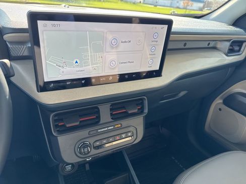 Used 2025 Ford Maverick Lariat image 19