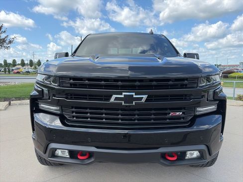 Used 2020 Chevrolet Silverado 1500 LT Trail Boss w/ Midnight Edition AWD/4WD image 3