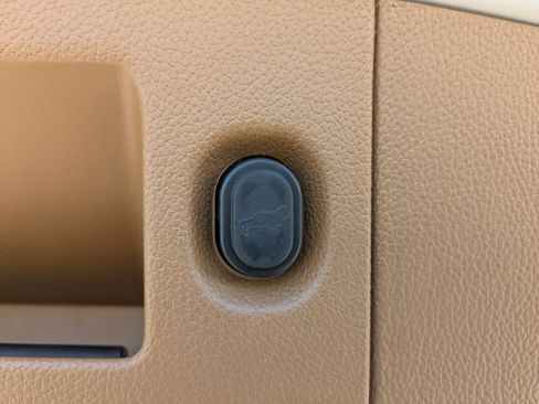 Used 2017 Cadillac Escalade Platinum image 13