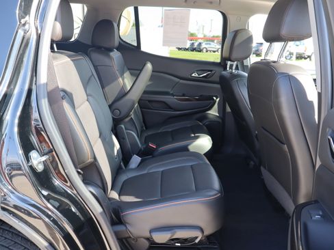Used 2022 GMC Acadia AT4 w/ Technology Package AWD/4WD image 13