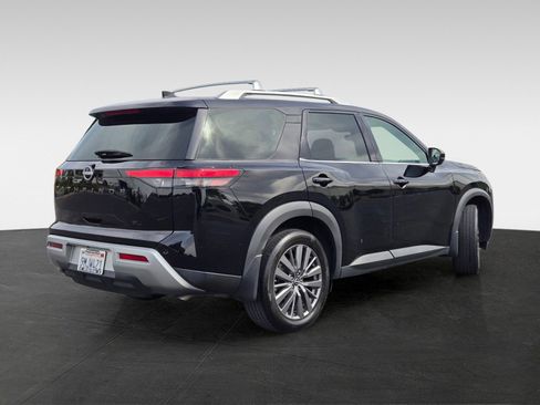 Used 2024 Nissan Pathfinder SL w/ SL Premium Package FWD image 4