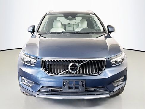 Used 2021 Volvo XC40 T5 Momentum w/ Premium Package image 2