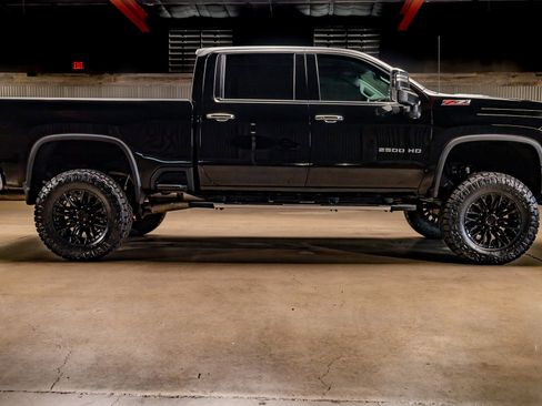 Used 2022 Chevrolet Silverado 2500 LTZ w/ LTZ Plus Package image 11